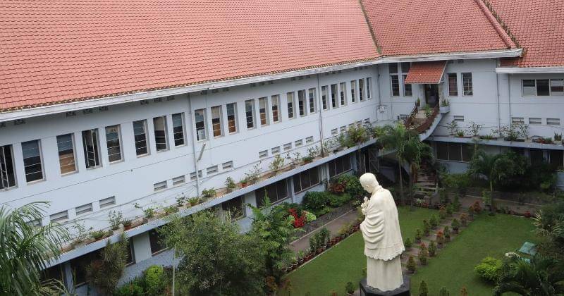 aloysiuscompro.scola.id